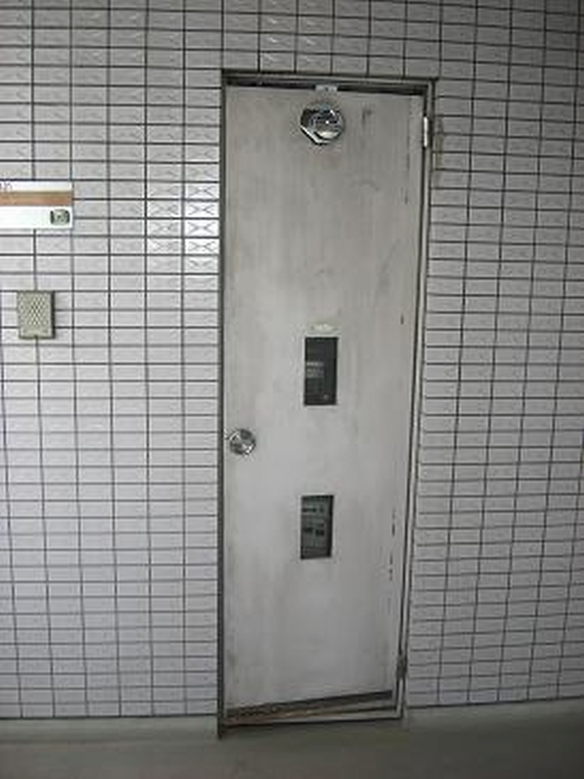 リフォーム松原市　メーターボックス扉の修理